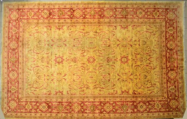 Tappeto impianto Ziegler, sec. XX,                                          - Asta GIOIELLI, ARGENTI, DIPINTI E ARREDI D'ANTIQUARIATO - Poggio Bracciolini Casa d'Aste