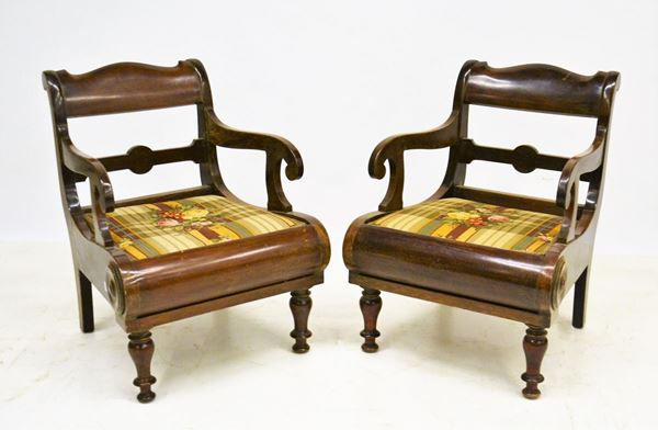 Coppia di poltroncine da camera, sec. XX,