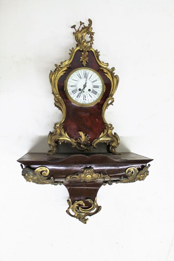Orologio a mensola, in stile Luigi XV,  - Asta GIOIELLI, ARGENTI, DIPINTI E ARREDI D'ANTIQUARIATO - Poggio Bracciolini Casa d'Aste