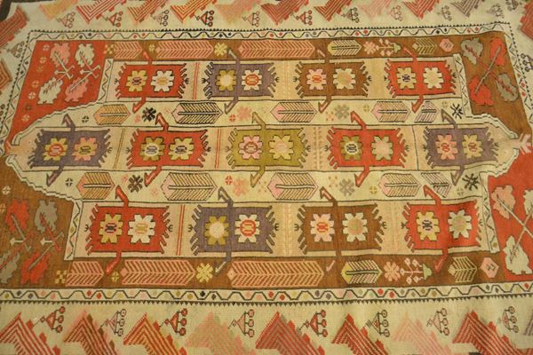 Tappeto Scirvan, inizi sec. XX, campo a motivo  - Asta GIOIELLI, ARGENTI, DIPINTI E ARREDI D'ANTIQUARIATO - Poggio Bracciolini Casa d'Aste