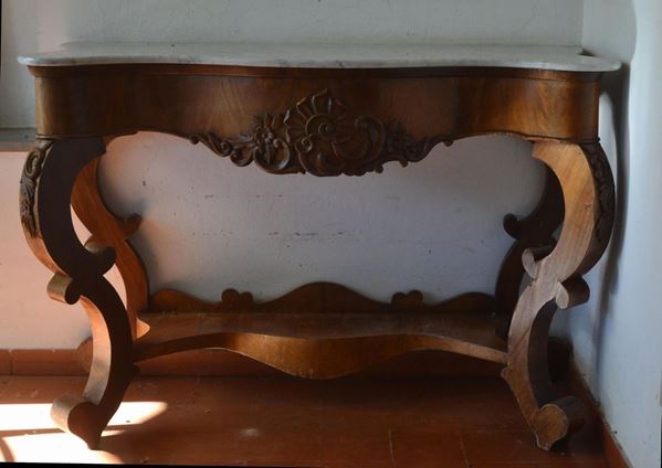Consolle, sec. XIX, in noce intagliato,