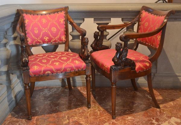 Coppia di poltroncine,sec. XX, in noce,