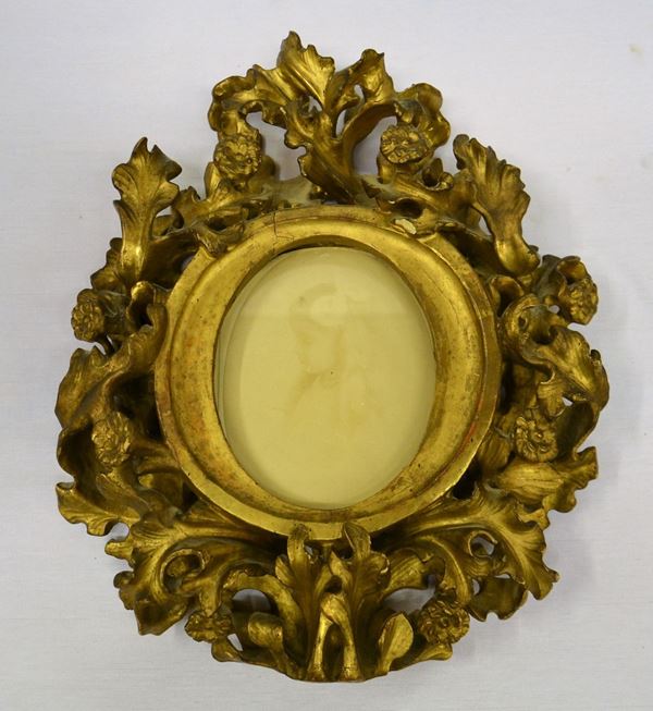 Cornice, secolo XIX, alta fascia scolpita,&nbsp;&nbsp;&nbsp;&nbsp;&nbsp;&nbsp;&nbsp;&nbsp;&nbsp;&nbsp;&nbsp;&nbsp;&nbsp;&nbsp;&nbsp;&nbsp;&nbsp;&nbsp;&nbsp;&nbsp;&nbsp;&nbsp;&nbsp;&nbsp;&nbsp;&nbsp;&nbsp;&nbsp;&nbsp;&nbsp;&nbsp;&nbsp;&nbsp;&nbsp;&nbsp;&nbsp;&nbsp;&nbsp;&nbsp;&nbsp;&nbsp;