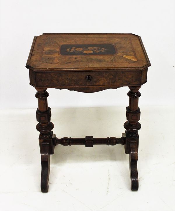 Tavolino da lavoro, sec. XIX,  - Asta GIOIELLI, ARGENTI, DIPINTI E ARREDI D'ANTIQUARIATO - Poggio Bracciolini Casa d'Aste