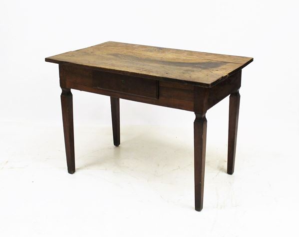 Tavolino, Luigi XVI, in noce, un cassetto sottopiano,  - Asta GIOIELLI, ARGENTI, DIPINTI E ARREDI D'ANTIQUARIATO - Poggio Bracciolini Casa d'Aste