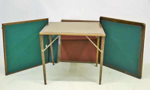 Cinque tavoli da gioco pieghevoli, sec. XX,