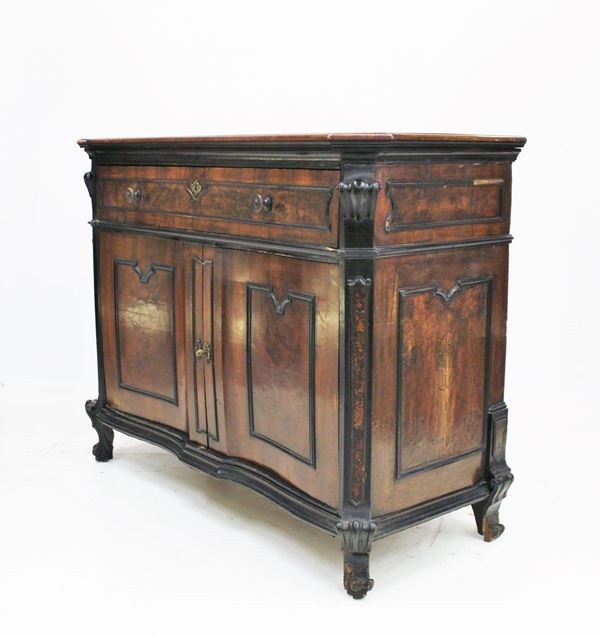 Credenza, Lombardia, sec. XVIII, in noce,