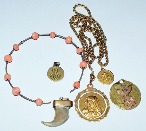 COLLANA , CINQUE PENDENTI E&nbsp; BRACCIALETTO