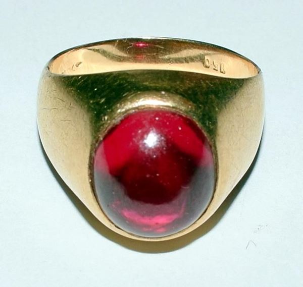 ANELLO IN ORO GIALLO E PIETRA