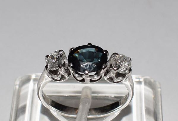 ANELLO IN ORO BIANCO, DIAMANTI E ZAFFIRO                                  