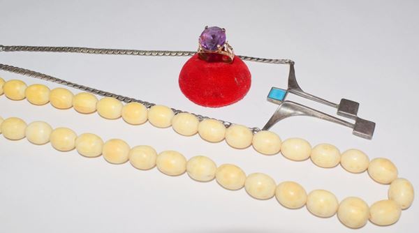 DUE COLLANE IN OSSO E ARGENTO,  - Asta GIOIELLI, ARGENTI, DIPINTI, ARREDI E OGGETTI D'ARTE - Poggio Bracciolini Casa d'Aste