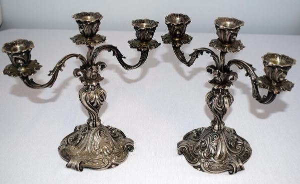 COPPIA DI CANDELABRI, SEC. XX . ARGENTIERE