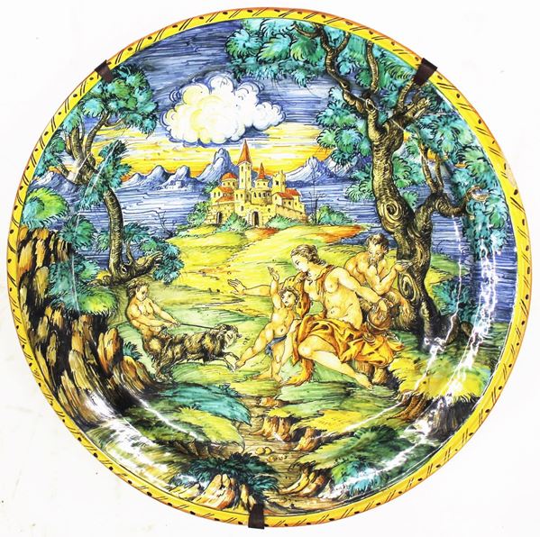 Grande piatto, inizi sec. XX, in maiolica,&nbsp;&nbsp;&nbsp;&nbsp;&nbsp;&nbsp;&nbsp;&nbsp;&nbsp;&nbsp;&nbsp;&nbsp;&nbsp;&nbsp;&nbsp;&nbsp;&nbsp;&nbsp;&nbsp;&nbsp;&nbsp;&nbsp;&nbsp;&nbsp;&nbsp;&nbsp;&nbsp;&nbsp;&nbsp;&nbsp;&nbsp;&nbsp;