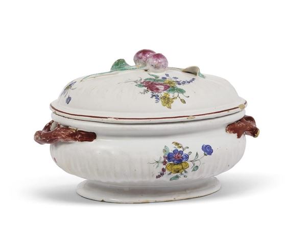 Zuppiera, Francia, sec. XVIII, in maiolica,  - Asta GIOIELLI, ARGENTI, DIPINTI, ARREDI E OGGETTI D'ARTE - Poggio Bracciolini Casa d'Aste
