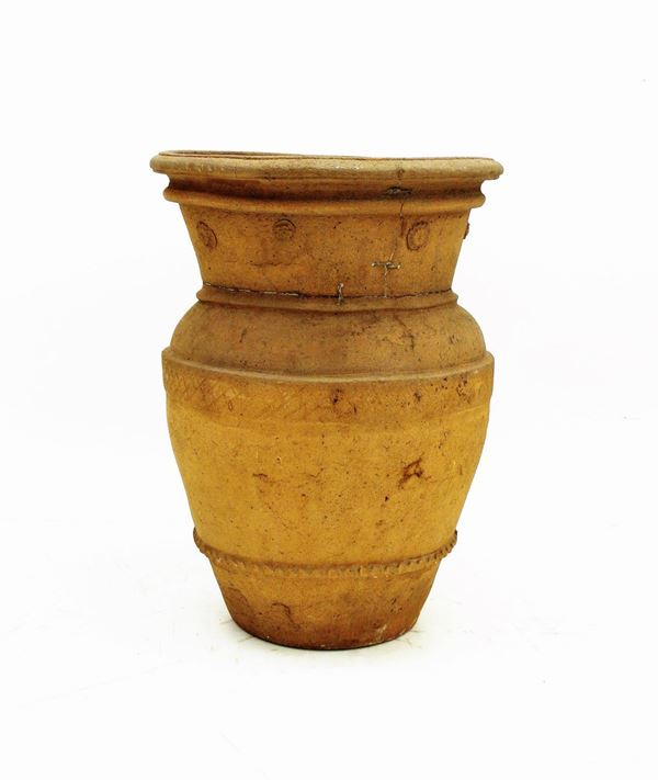 Orcio, sec. XIX, in terracotta,&nbsp;&nbsp;&nbsp;&nbsp;&nbsp;&nbsp;&nbsp;&nbsp;&nbsp;&nbsp;&nbsp;&nbsp;&nbsp;&nbsp;&nbsp;&nbsp;&nbsp;&nbsp;&nbsp;&nbsp;&nbsp;&nbsp;&nbsp;&nbsp;&nbsp;&nbsp;&nbsp;&nbsp;&nbsp;&nbsp;&nbsp;&nbsp;&nbsp;&nbsp;&nbsp;&nbsp;&nbsp;&nbsp;&nbsp;&nbsp;&nbsp;&nbsp;&nbsp;