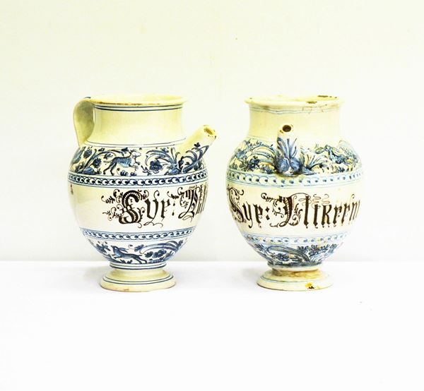 Coppia di Orcioli, sec. XVIII, in maiolica,&nbsp;&nbsp;&nbsp;&nbsp;&nbsp;&nbsp;&nbsp;&nbsp;&nbsp;&nbsp;&nbsp;&nbsp;&nbsp;&nbsp;&nbsp;&nbsp;&nbsp;&nbsp;&nbsp;&nbsp;&nbsp;&nbsp;&nbsp;&nbsp;&nbsp;&nbsp;&nbsp;&nbsp;&nbsp;&nbsp;&nbsp;