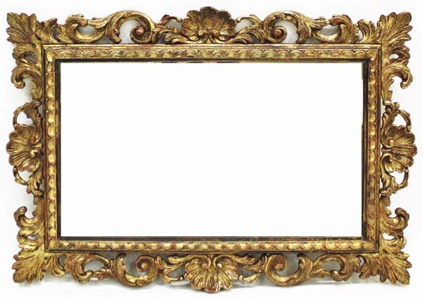 Specchiera, sec. XX, in legno intagliato&nbsp;&nbsp;&nbsp;&nbsp;&nbsp;&nbsp;&nbsp;&nbsp;&nbsp;&nbsp;&nbsp;&nbsp;&nbsp;&nbsp;&nbsp;&nbsp;&nbsp;&nbsp;&nbsp;&nbsp;&nbsp;&nbsp;&nbsp;&nbsp;&nbsp;&nbsp;&nbsp;&nbsp;&nbsp;&nbsp;&nbsp;&nbsp;&nbsp;&nbsp;
