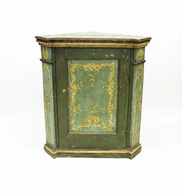 Angoliera, sec XIX, in legno laccato  - Asta GIOIELLI, ARGENTI, DIPINTI, ARREDI E OGGETTI D'ARTE - Poggio Bracciolini Casa d'Aste