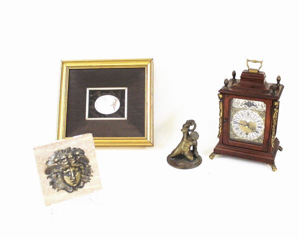Orologio da tavolo, sec. XX,                                                - Asta GIOIELLI, ARGENTI, DIPINTI, ARREDI E OGGETTI D'ARTE - Poggio Bracciolini Casa d'Aste
