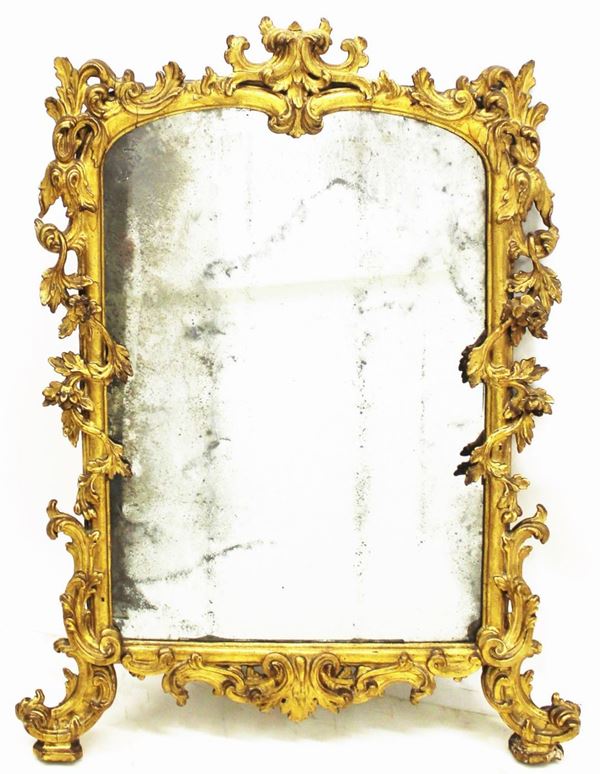 Specchiera, sec. XIX, in legno dorato e                             