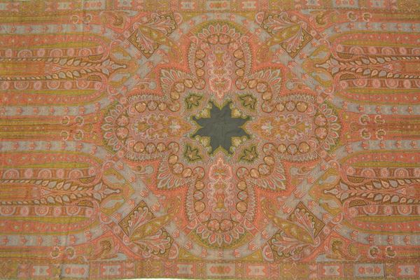 Pannello caucasico in seta e lana del 1920  - Asta GIOIELLI, ARGENTI, DIPINTI, ARREDI E OGGETTI D'ARTE - Poggio Bracciolini Casa d'Aste