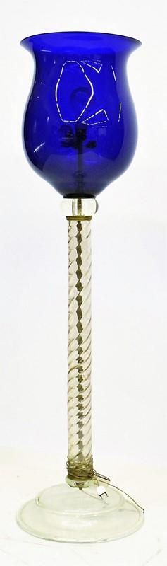 Lampada da terra, fine sec. XX, in vetro  - Asta GIOIELLI, ARGENTI, DIPINTI, ARREDI E OGGETTI D'ARTE - Poggio Bracciolini Casa d'Aste