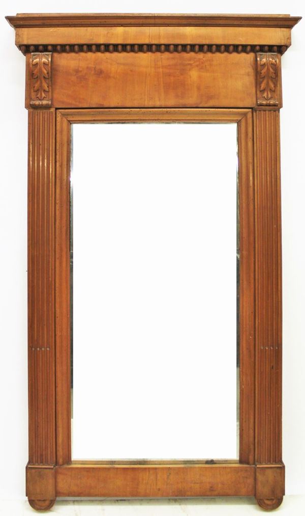 Specchiera, sec. XIX, lastronata in noce,  - Asta GIOIELLI, ARGENTI, DIPINTI, ARREDI E OGGETTI D'ARTE - Poggio Bracciolini Casa d'Aste