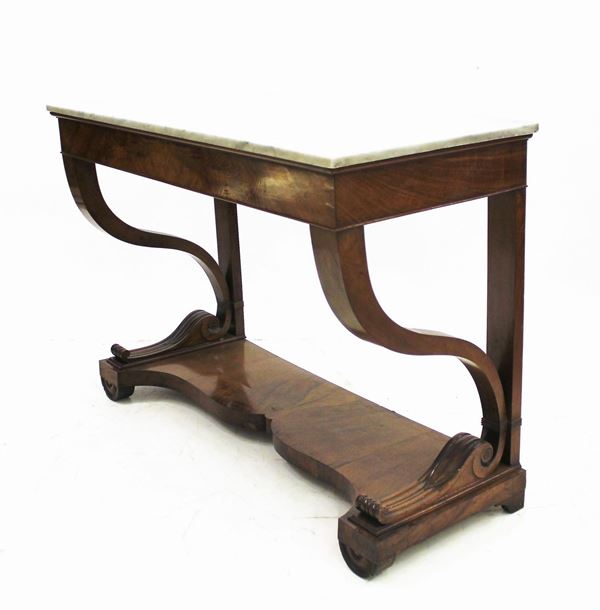 Consolle, sec. XIX, lastronata in noce,
