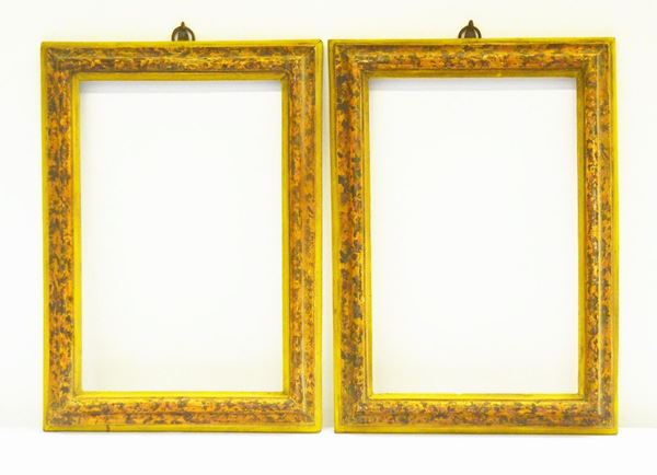 Coppia di cornici, sec. XVIII, in legno