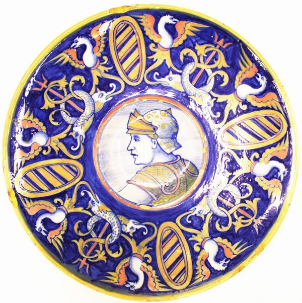 Piatto, sec. XX, in maiolica a lustro,&nbsp;&nbsp;&nbsp;&nbsp;&nbsp;&nbsp;&nbsp;&nbsp;&nbsp;&nbsp;&nbsp;&nbsp;&nbsp;&nbsp;&nbsp;&nbsp;&nbsp;&nbsp;&nbsp;&nbsp;&nbsp;&nbsp;&nbsp;&nbsp;&nbsp;&nbsp;&nbsp;&nbsp;&nbsp;&nbsp;&nbsp;&nbsp;&nbsp;&nbsp;&nbsp;&nbsp;