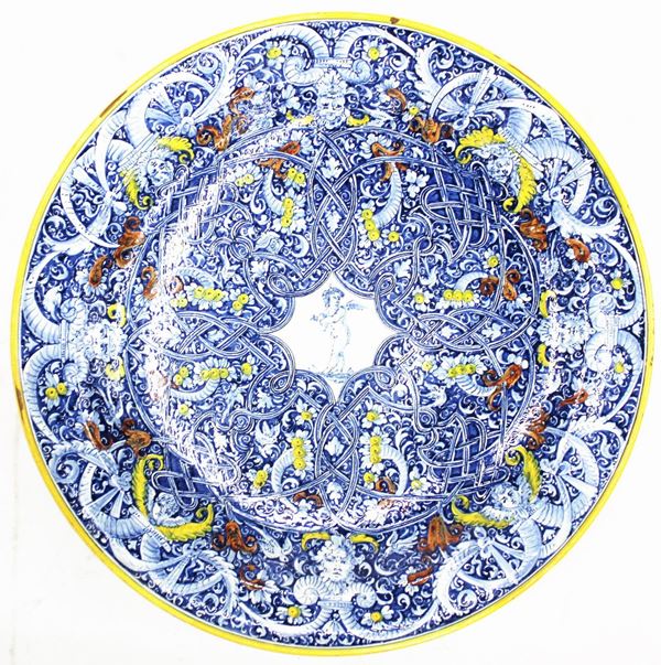 Grande piatto, inizi sec. XX, in maiolica,