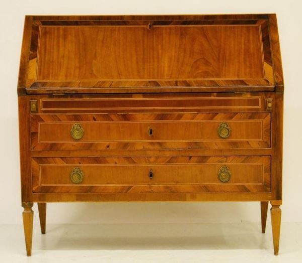 Cassettone a ribalta, in stile '700,