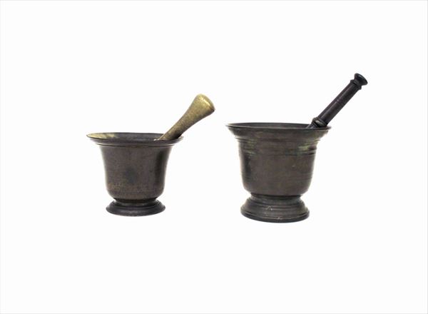 Due mortai, sec. XVII, in bronzo,&nbsp;&nbsp;&nbsp;&nbsp;&nbsp;&nbsp;&nbsp;&nbsp;&nbsp;&nbsp;&nbsp;&nbsp;&nbsp;&nbsp;&nbsp;&nbsp;&nbsp;&nbsp;&nbsp;&nbsp;&nbsp;&nbsp;&nbsp;&nbsp;&nbsp;&nbsp;&nbsp;&nbsp;&nbsp;&nbsp;&nbsp;&nbsp;&nbsp;&nbsp;&nbsp;&nbsp;&nbsp;&nbsp;&nbsp;&nbsp;&nbsp;