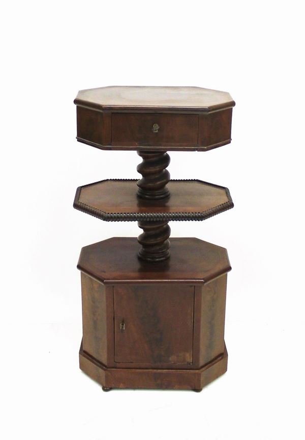 Mobiletto, sec. XIX, lastronato in piuma  - Asta GIOIELLI, ARGENTI, DIPINTI, ARREDI E OGGETTI D'ARTE - Poggio Bracciolini Casa d'Aste