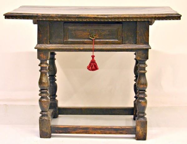 Tavolino, Toscana, sec. XVIII, in noce,  - Asta GIOIELLI, ARGENTI, DIPINTI, ARREDI E OGGETTI D'ARTE - Poggio Bracciolini Casa d'Aste
