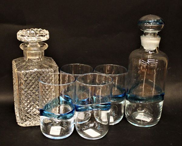 Bottiglia e quattro bicchieri, sec. XX, in verto manifattura di Murano, alt. cm 27