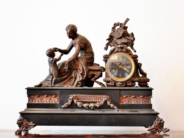 Orologio da tavolo, sec. XIX, in bronzo lavorato  - Asta ANTIQUARIATO, COLLEZIONISMO, GIOIELLI E ARGENTI - Poggio Bracciolini Casa d'Aste
