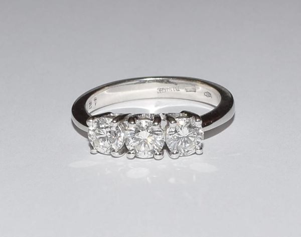 ANELLO , TRILOGY , IN ORO BIANCO E DIAMANTI