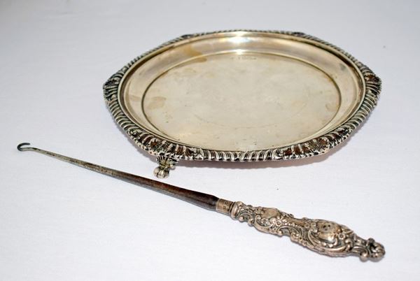 PIATTO, INGHILTERRA SEC. XIX  - Asta GIOIELLI, ARREDI D'ANTIQUARIATO, E DIPINTI DAL XVI AL XX SECOLO - Poggio Bracciolini Casa d'Aste