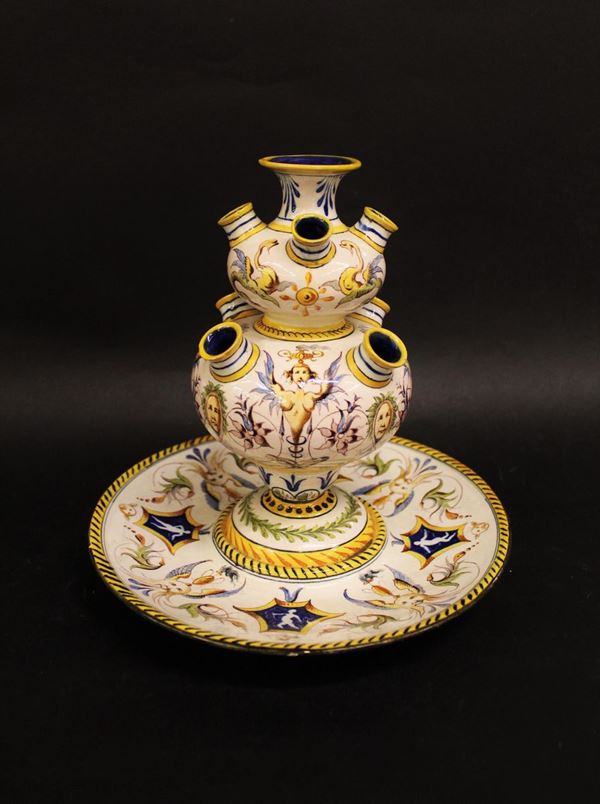 Grande tulipaniera, fine sec. XIX, manifattura Ginori sotto la direzione di Ubaldo Lucchesi, in ceramica dipinta in policromia a grottesche, diam. cm 23,3, alt. cm 23