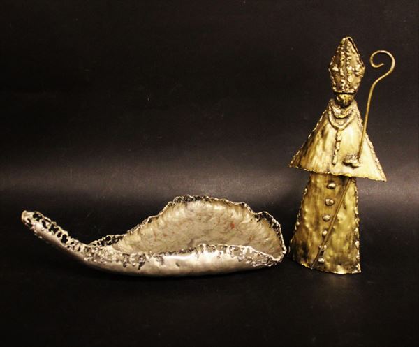 Centrotavola e scultura, sec. XX, manifattura Marcello Fantoni in metallo&nbsp;  - Asta GIOIELLI, ARREDI D'ANTIQUARIATO, E DIPINTI DAL XVI AL XX SECOLO - Poggio Bracciolini Casa d'Aste