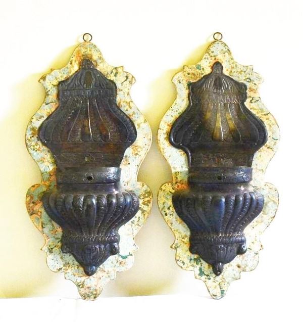 Coppia di acquasantiere, sec. XVIII, in metallo  - Asta GIOIELLI, ARREDI D'ANTIQUARIATO, E DIPINTI DAL XVI AL XX SECOLO - Poggio Bracciolini Casa d'Aste