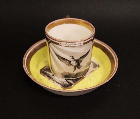 Tazza e piattino, Vienna 1818, in porcellana, lummeggiata in oro, smaltata  - Asta GIOIELLI, ARREDI D'ANTIQUARIATO, E DIPINTI DAL XVI AL XX SECOLO - Poggio Bracciolini Casa d'Aste