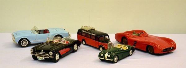 Cinque modellini di automobili, anni 60,&nbsp;&nbsp;&nbsp;&nbsp;&nbsp;&nbsp;&nbsp;&nbsp;&nbsp;&nbsp;&nbsp;&nbsp;&nbsp;&nbsp;&nbsp;&nbsp;&nbsp;&nbsp;&nbsp;&nbsp;&nbsp;&nbsp;&nbsp;&nbsp;&nbsp;&nbsp;&nbsp;&nbsp;&nbsp;&nbsp;&nbsp;&nbsp;&nbsp;&nbsp;