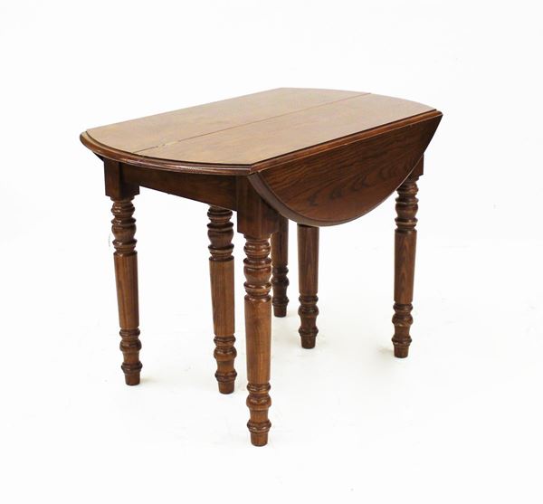 Tavolo a bandelle allungabile, sec. XX, in rovere, sei gambe tornite, cinque prolunghe, aperto cm 256x106x77, chiuso cm 62x106x77&nbsp;&nbsp;&nbsp;