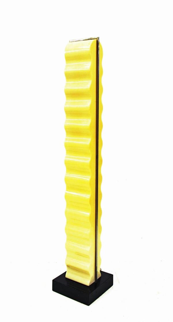 Lampada da terra, anni 70, modello Cometa, disegner&nbsp; Ettore Sottsass per Poltronova, alluminio dipinto, ottone cromato, e perspex, alt. cm 205
