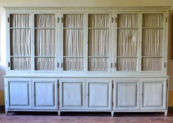 Grande libreria, sec. XIX, in legno laccato a