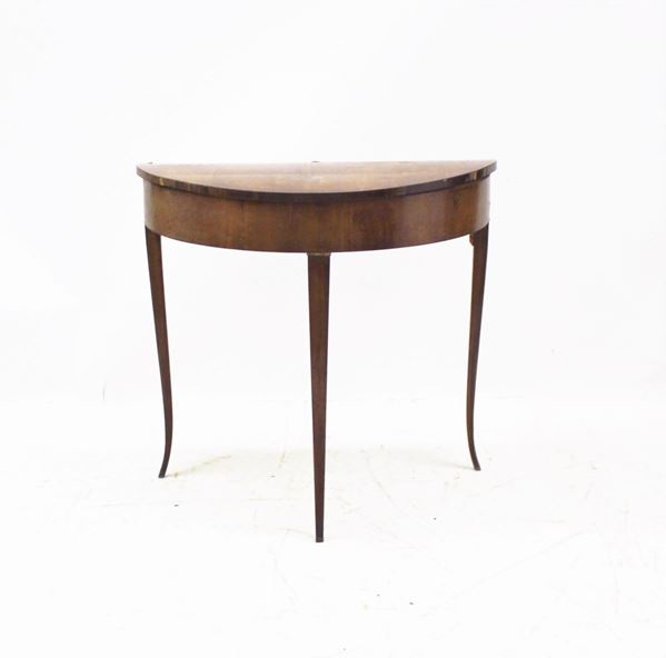 Consolle demilune, sec. XIX, lastronata in noce, piano semicircolare, fascia lineare, tre gambe leggermente sciabolate, cm 100x50,5x 94,5, difetti