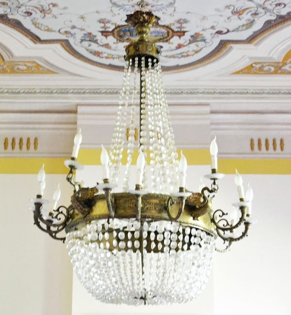 Lampadario a paniera, sec. XIX, in bronzo,
