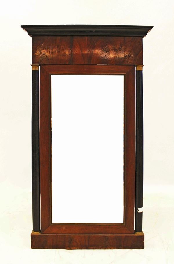 Specchiera, Impero, in piuma di noce, specchio rettangolare tra colonne ebanizzate a capitelli bronzei, cimasa lieare gradinata aggettante, cm 97,5x176, difetti
